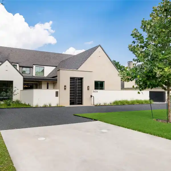 ARTFULLY CRAFTED LUXURY ESTATE