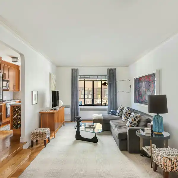 ELEGANT AND SPACIOUS TWO-BEDROOM IN CHELSEA GARDENS