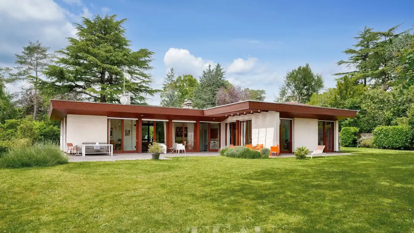 Lovely Single-story Residence