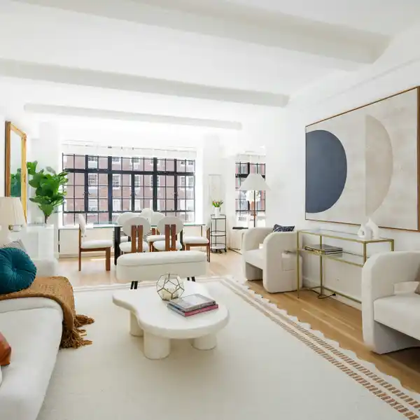 PRE-WAR GEM IN THE HEART OF LENOX HILL