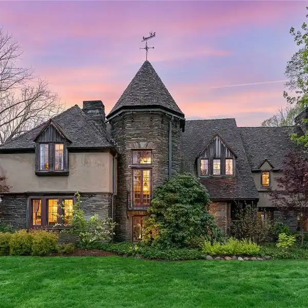 THE WENTWORTH MANSION
