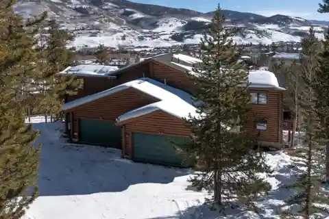 Wonderful Home Nestled in the Pines