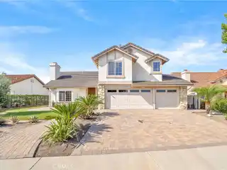 Serene Hilltop Haven with Expansive Outdoor Living