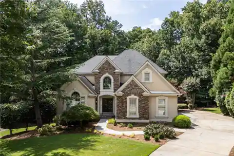 Modern Luxury Meets Serenity in Chartwell Gem