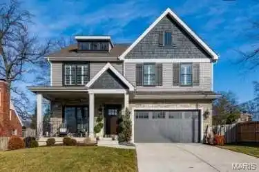UNIQUE CRAFTSMAN HOME