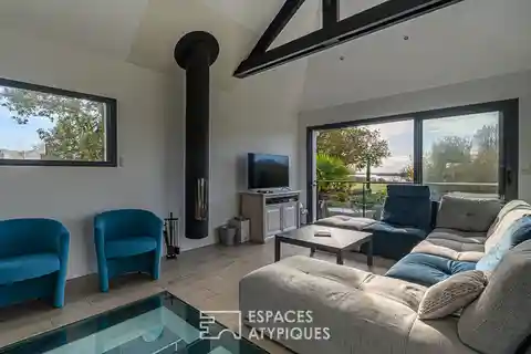 Contemporary Home Combining Elegance and Functionality