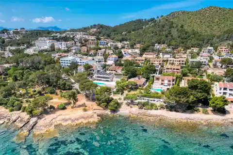 Exceptional Frontline Sea Villa