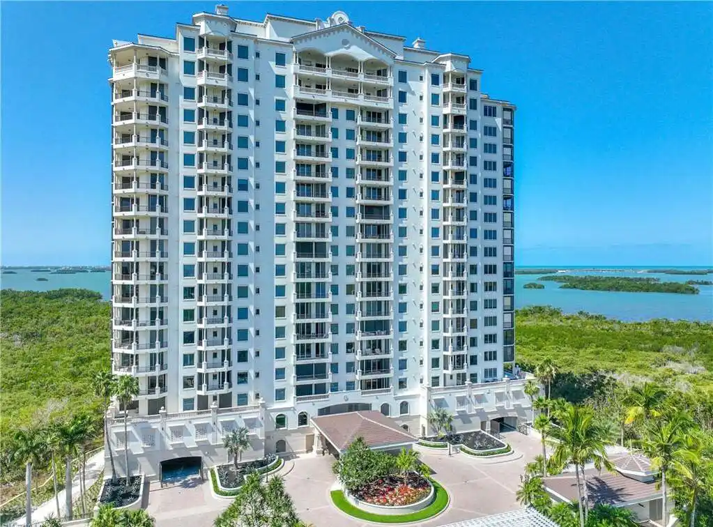 Completely and Meticulously Renovated Unit