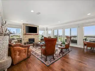 Rare Luxury Home in Villa De Leon