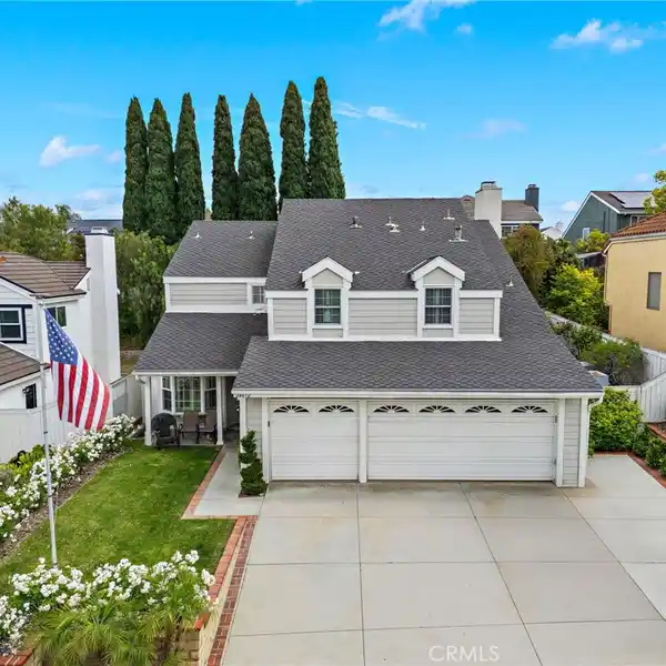BEAUTIFUL HOME IN DESIRABLE LAGUNA HILLS