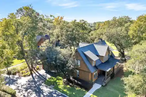Freshly Modernized Cottage in Daniel Island Park