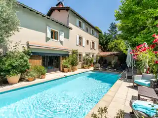 Spacious Family Home with Private Pool Oasis