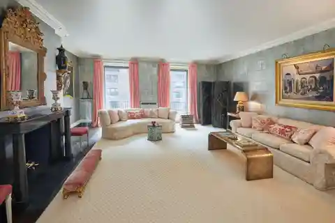 Upscale Living in Prestigious Location