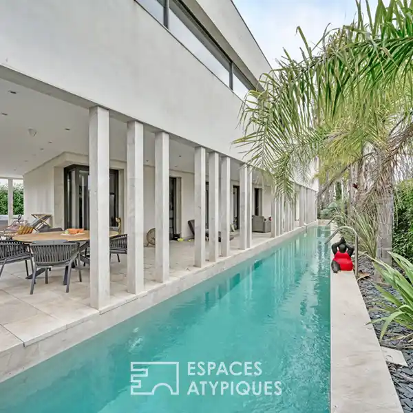 CONTEMPORARY ARCHITECT-DESIGNED VILLA