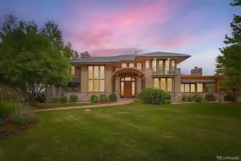 Exceptional Residence on a Quiet Cul-De-Sac