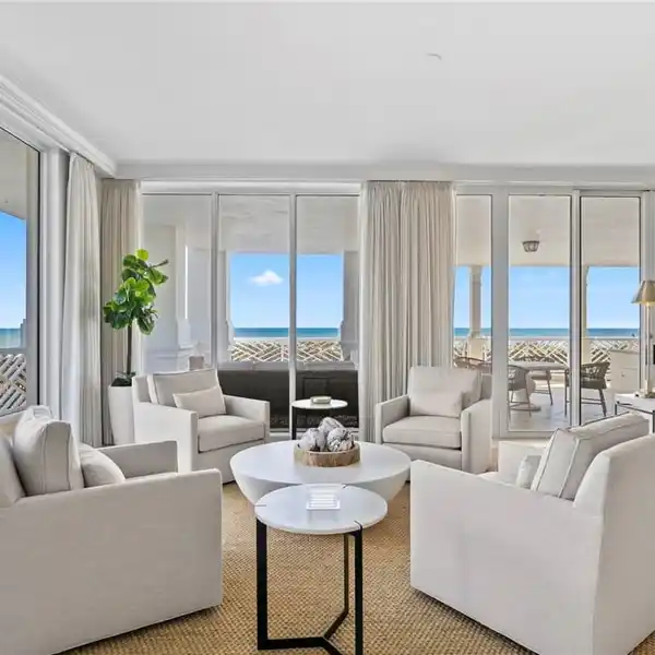 SOUGHT-AFTER LUXURY OCEANFRONT BUILDING