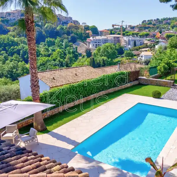 BEAUTIFULLY RENOVATED VILLA