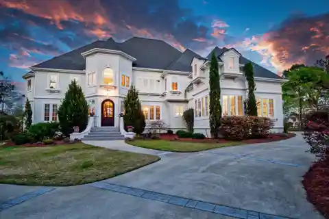 Lovely Lakefront Landfall Sanctuary