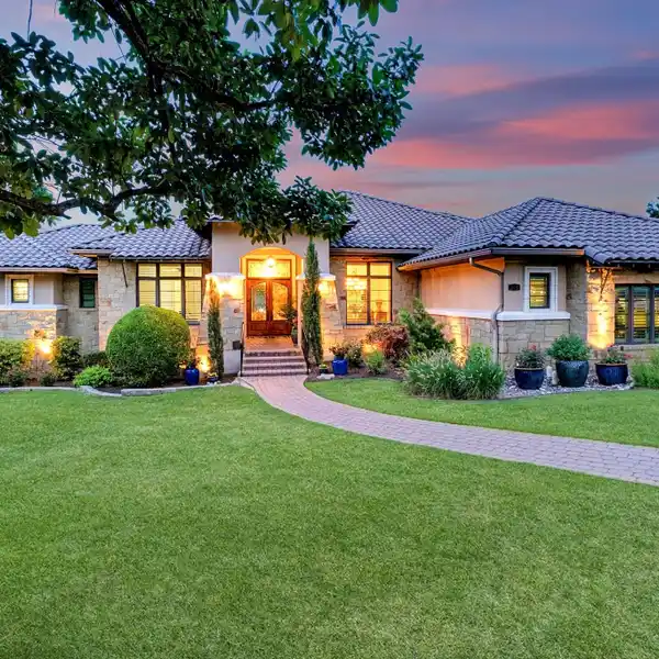 ONE OF THE MOST UNIQUE SINGLE-STORY HOMES IN FLINTROCK FALLS