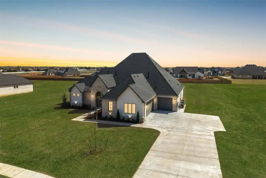 Comfort and Sophistication in Exclusive Addington Farms