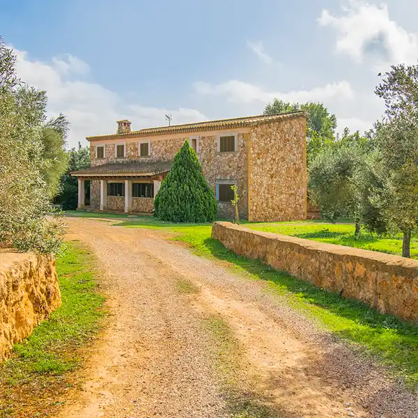 RUSTIC FINCA IN SANTA EUGENIA WITH HOLIDAY RENTAL LICENSE