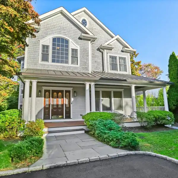 SOPHISTICATED NANTUCKET SHINGLE-STYLE COLONIAL