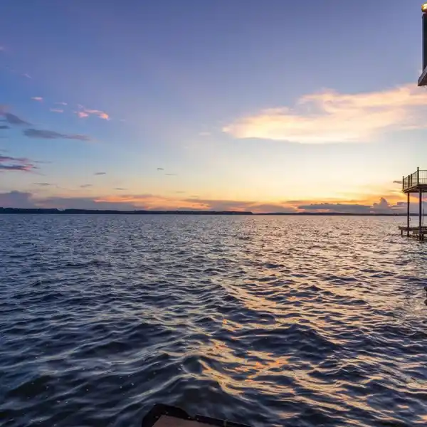 LAKE LIVING AT ITS ABSOLUTE BEST