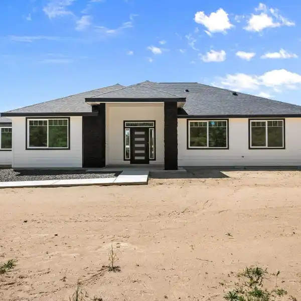NEW MODERN RANCHER ON 8.67 ACRES