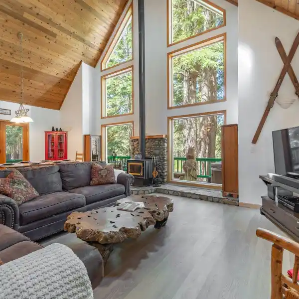 CHARMING MOUNTAIN CHALET IN COVETED COMMUNITY