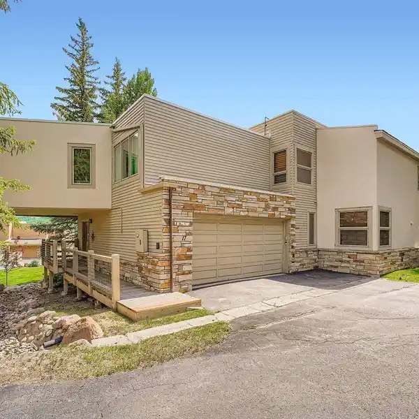 UNIQUE HOME IN A BEAUTIFUL LOCATION