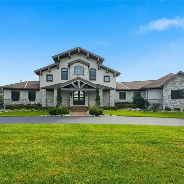 ARCHITECTURAL MASTERPIECE WITH CUTTING-EDGE SMART FEATURES