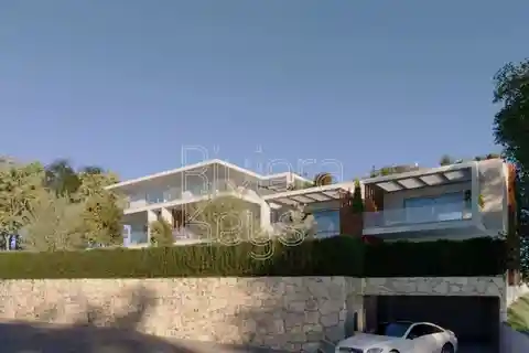 Panoramic Views from This Stunning Designer Residence