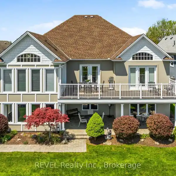 RARE BUNGALOW IN RIDGEWAY BY THE LAKE