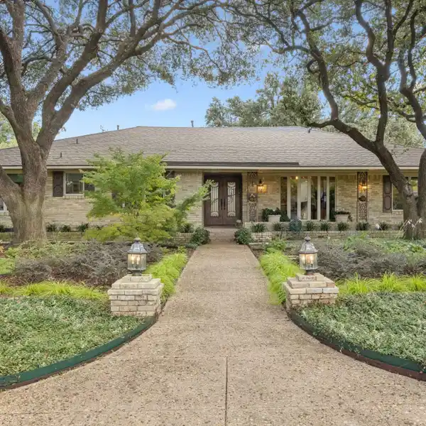 SCHREIBER MANOR HOME WITH POOL AND GARDEN