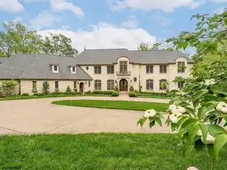Exceptional Lakefront Retreat