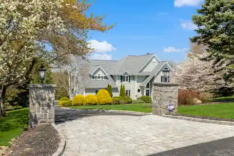 Beautifully Maintained Custom-built Colonial