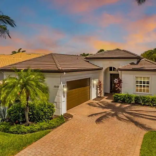 RENOVATED POOL HOME WITH GOLF AND LAKE VIEWS