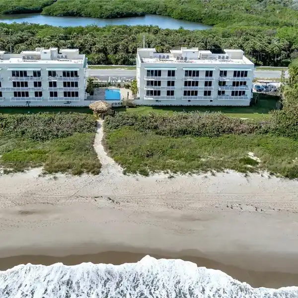 OCEANFRONT ELEGANCE WITH RESORT-STYLE AMENITIES