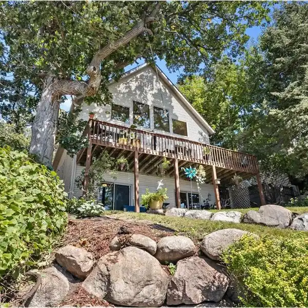 LAKE LIVING AT ITS BEST