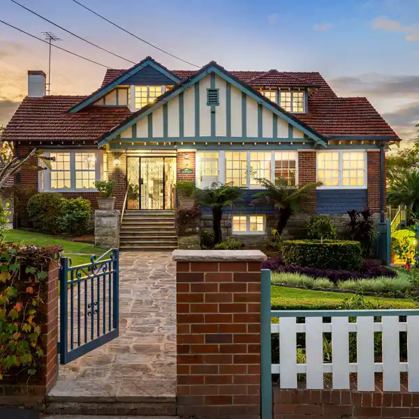 GRAND AND VERSATILE HOME