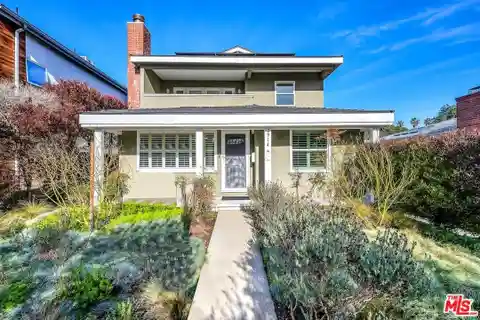Prime Venice Location with Spacious Outdoor Deck