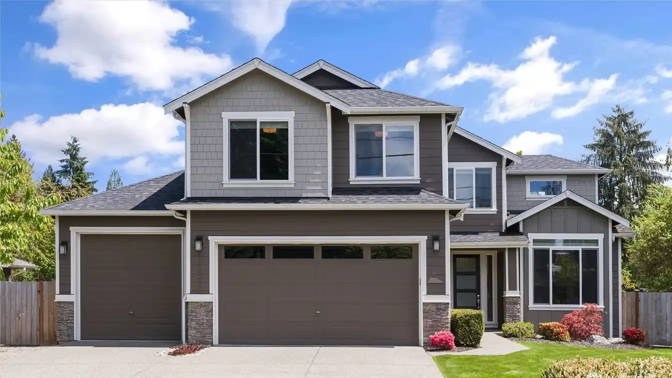 Like New 5 Bedroom Home in the Desirable Silver Lake