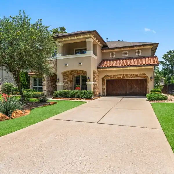 SPACIOUS HOME STEPS FROM SPINCASTER PARK