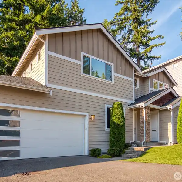 BRIGHT AND SPACIOUS HOME IN NEWPORT HILLS