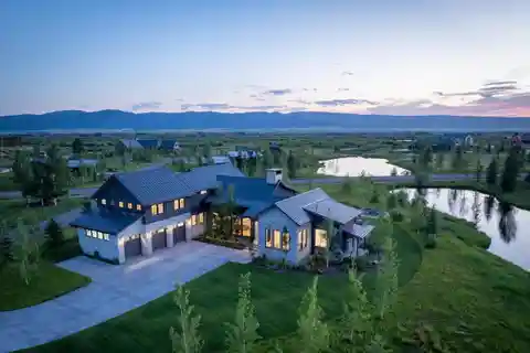 Luxurious Mountain Modern Home in Tributary