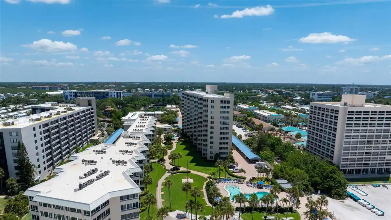 Ground Floor Condo in the Sarasota Surf & Racquet Club