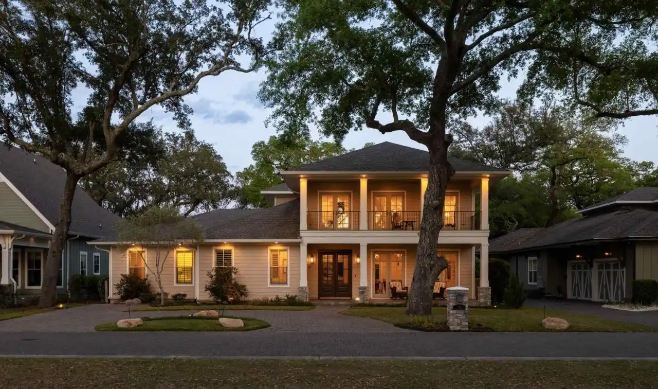 Exquisite Home in Exclusive Emanuel Point