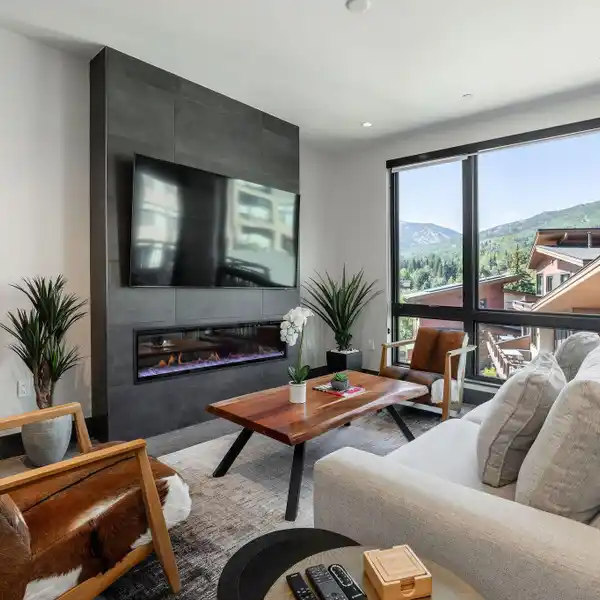 STYLISH RESIDENCE AT ONE RIVERFRONT