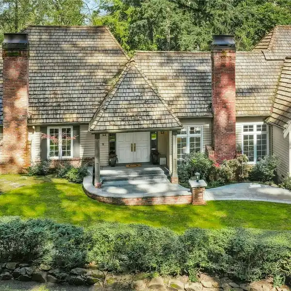 EXQUISITELY UPDATED ESTATE ON EVERGREEN LANE