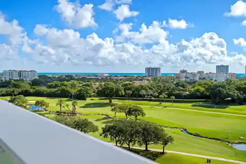 Contemporary Luxury Overlooking Resort & Ocean